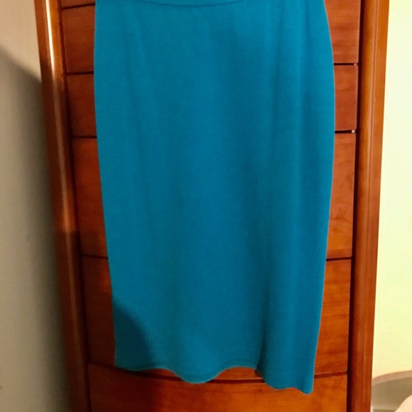 St. John knit collection, skirt has a small stain - Picture 8 of 8